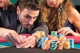 Gulungan mesin slot dengan efek visual menarik di layar digital